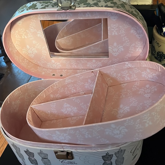 Jewelry container/carrier - Picture 4 of 6